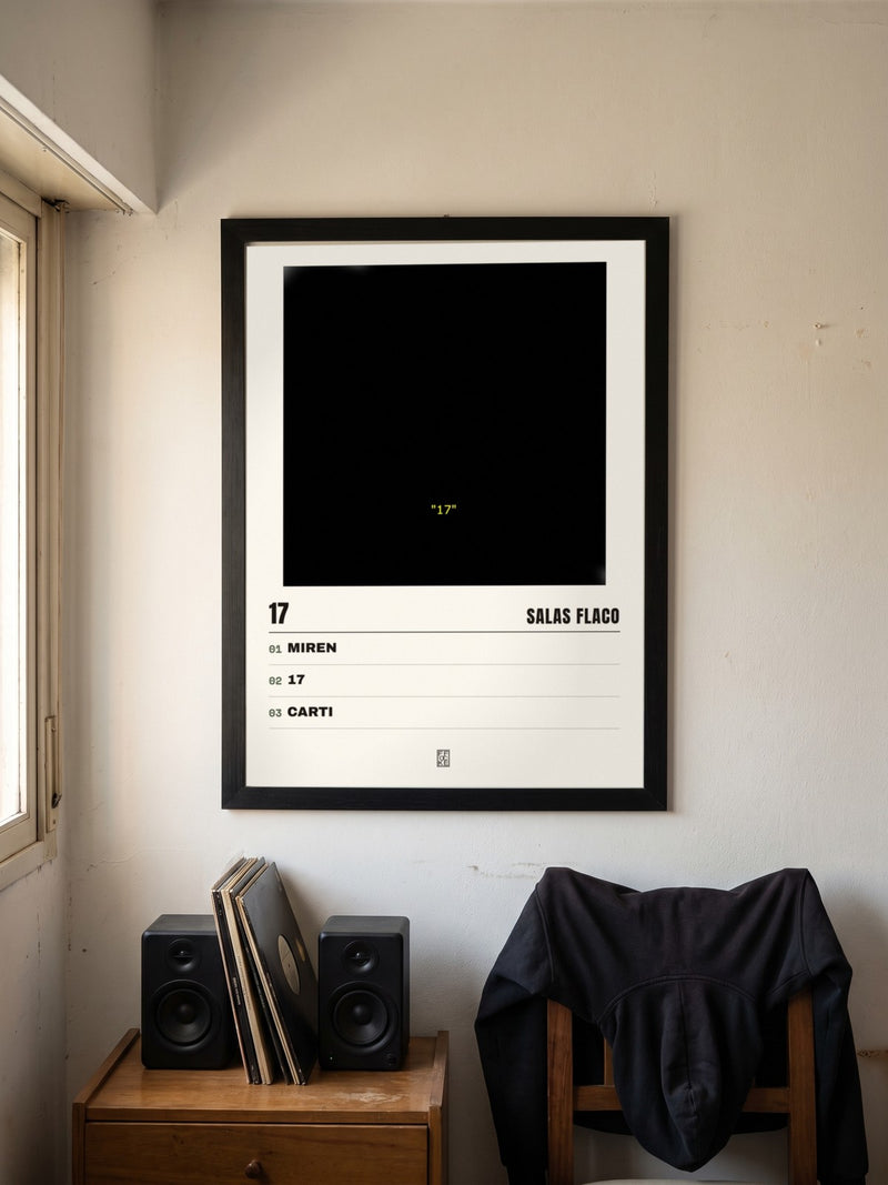 Póster de 17 de Salas Flaco enmarcado en una pared, en un ambiente real