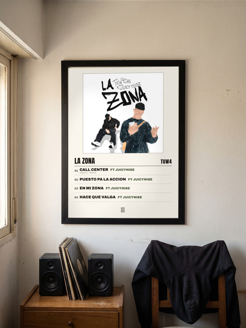 Póster de La zona de tuw4 enmarcado en una pared, en un ambiente real