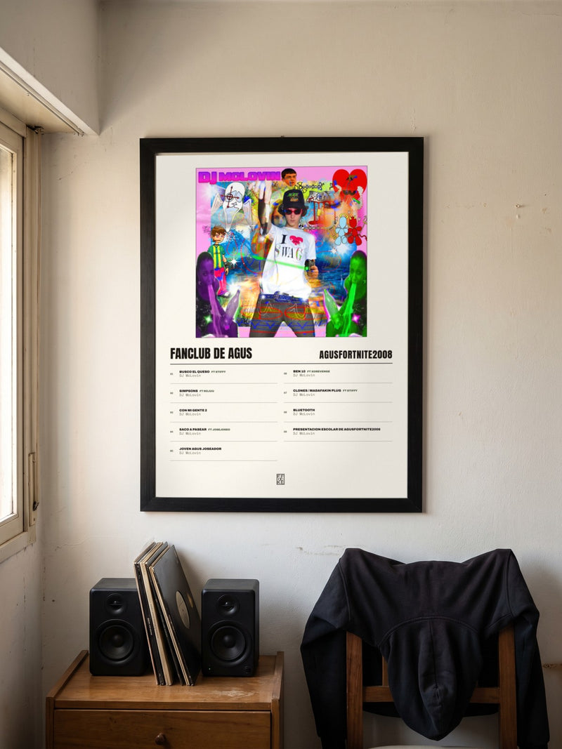 Póster de FANCLUB DE AGUS de AgusFortnite2008 enmarcado en una pared, en un ambiente real