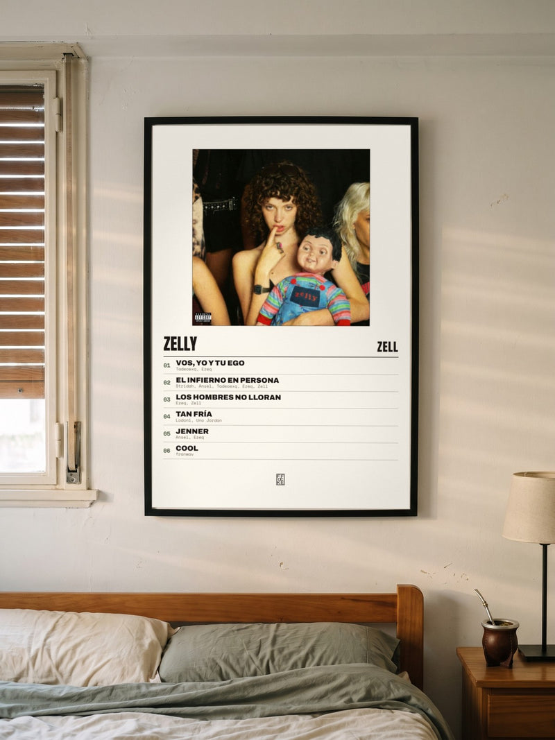 Póster de zelly de Zell enmarcado en una pared, en un ambiente real