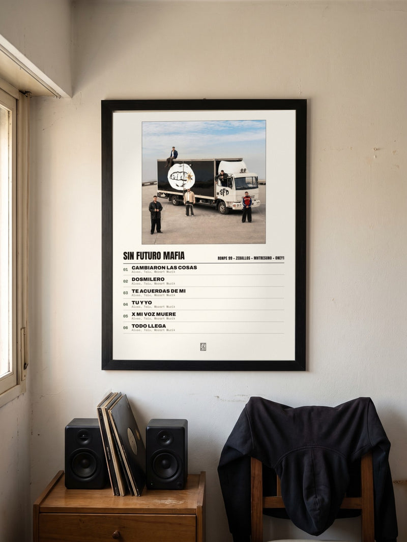 Póster de Sin Futuro Mafia de Ronpe 99 × Zeballos × mhtresuno × Oney1 enmarcado en una pared, en un ambiente distinto