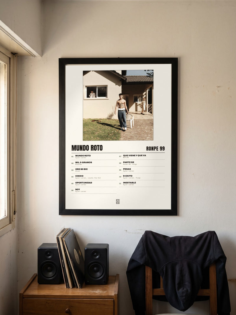 Póster de MUNDO ROTO de Ronpe 99 enmarcado en una pared, en un ambiente distinto