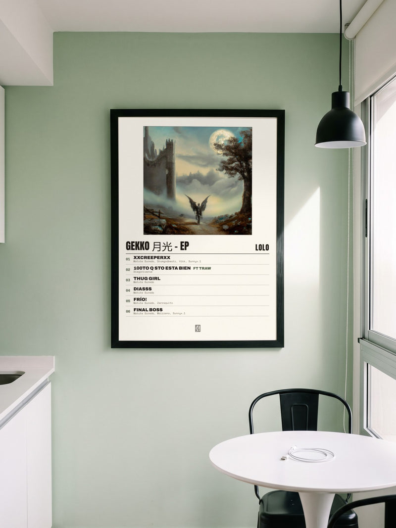 Póster de Gekko 月光 - EP de LoLo enmarcado en una pared, en un ambiente distinto