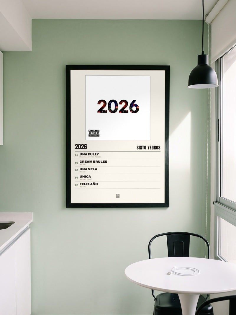 Póster de 2026 de Sixto Yegros enmarcado en una pared, en un ambiente distinto