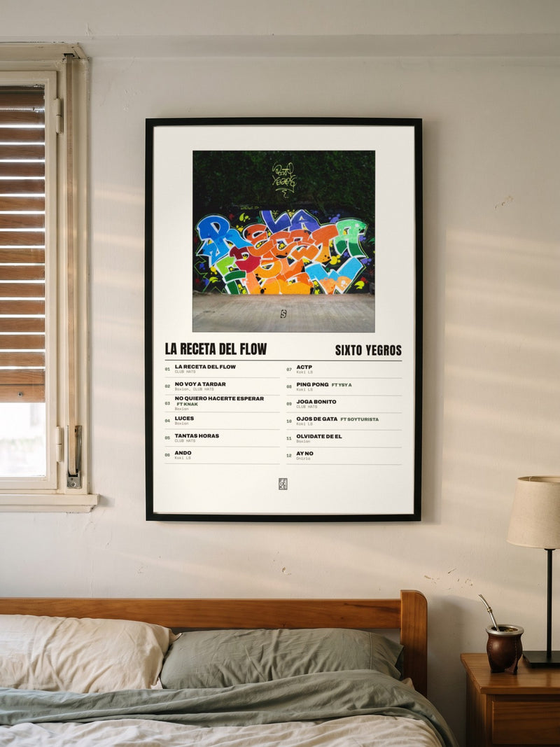 Póster de LA RECETA DEL FLOW de Sixto Yegros enmarcado en una pared, en un ambiente distinto