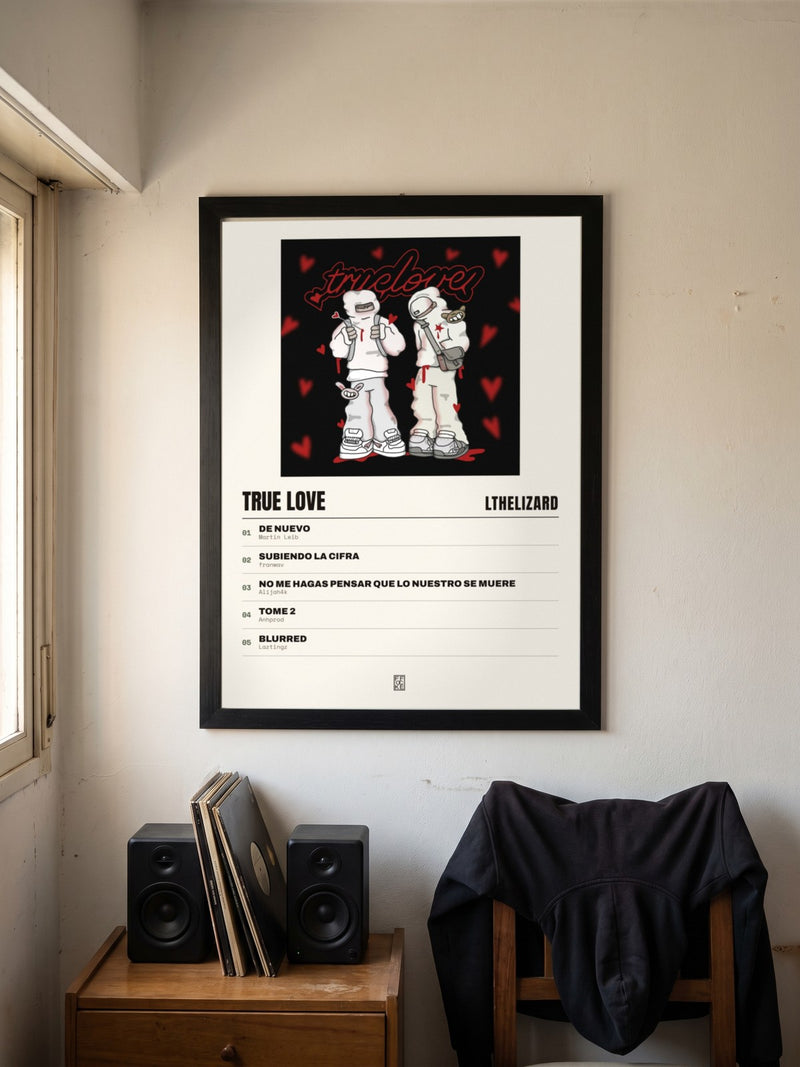 Póster de True Love de Lthelizard enmarcado en una pared, en un ambiente distinto