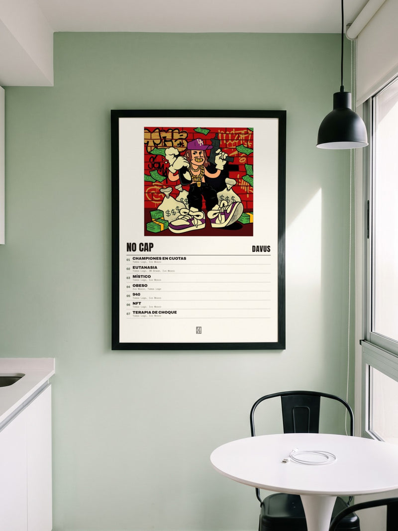 Póster de No Cap de Davus enmarcado en una pared, en un ambiente real