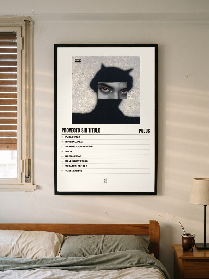 Póster de Proyecto Sin Titulo de Polus enmarcado en una pared, en un ambiente real