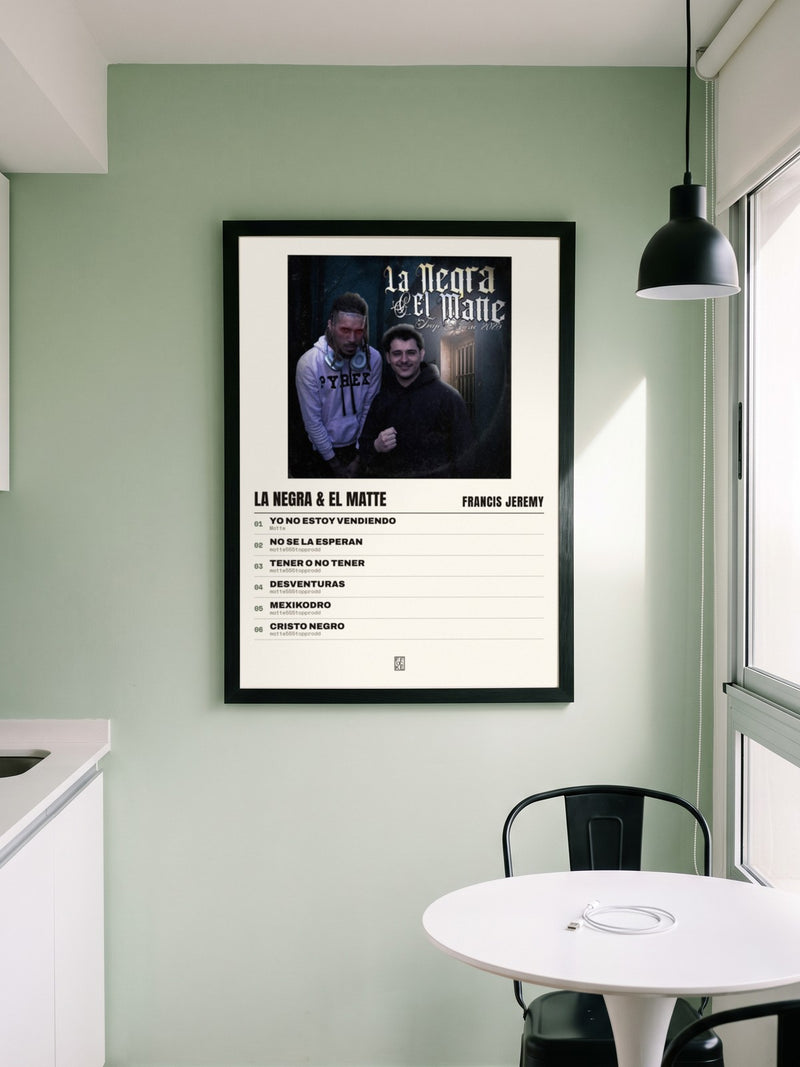 Póster de LA NEGRA & EL MATTE de Francis Jeremy enmarcado en una pared, en un ambiente real