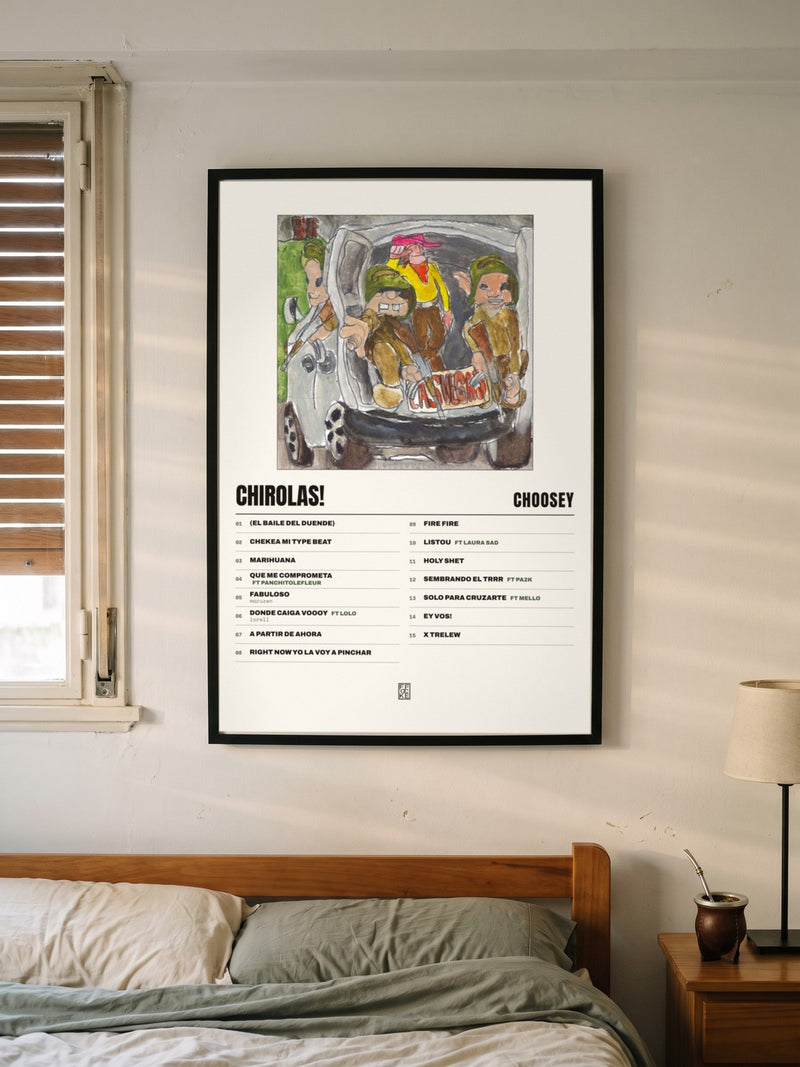 Póster de CHIROLAS! de choosey enmarcado en una pared, en un ambiente real