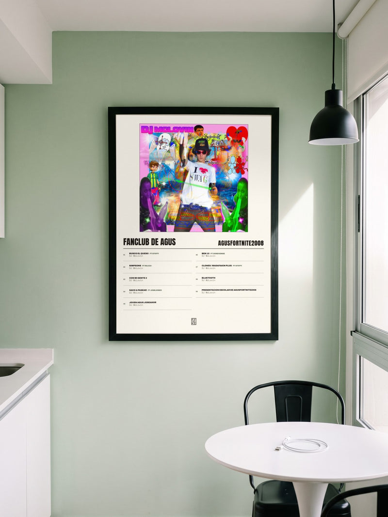 Póster de FANCLUB DE AGUS de AgusFortnite2008 enmarcado en una pared, en un ambiente distinto
