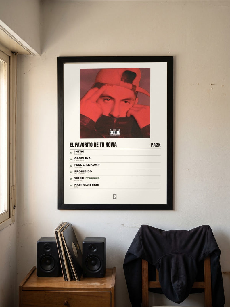 Póster de EL FAVORITO DE TU NOVIA de Pa2k enmarcado en una pared, en un ambiente distinto