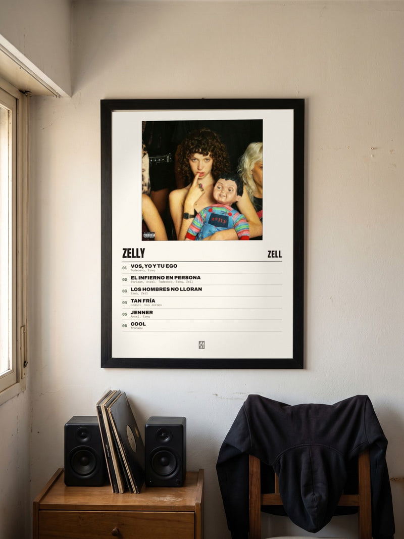 Póster de zelly de Zell enmarcado en una pared, en un ambiente distinto
