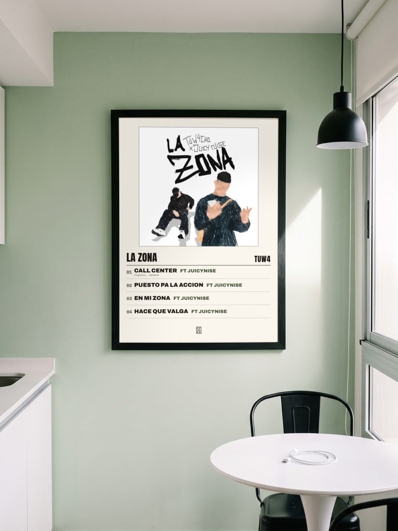 Póster de La zona de tuw4 enmarcado en una pared, en un ambiente distinto