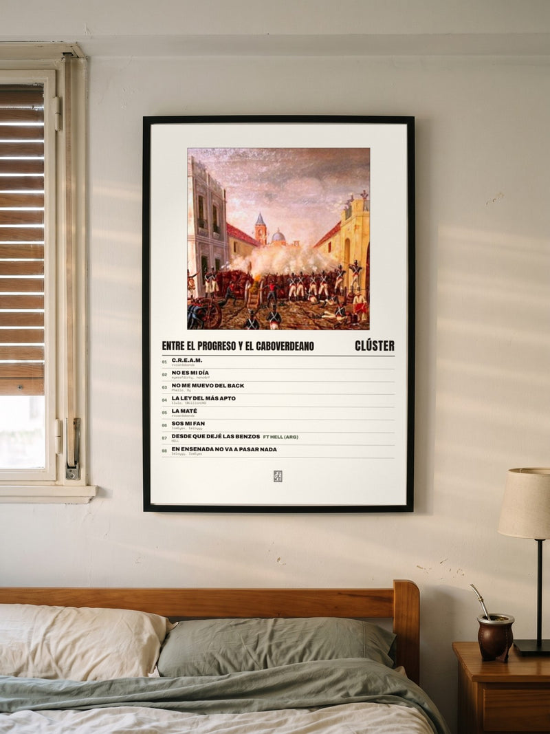 Póster de Entre el Progreso y el Caboverdeano de Clúster enmarcado en una pared, en un ambiente distinto
