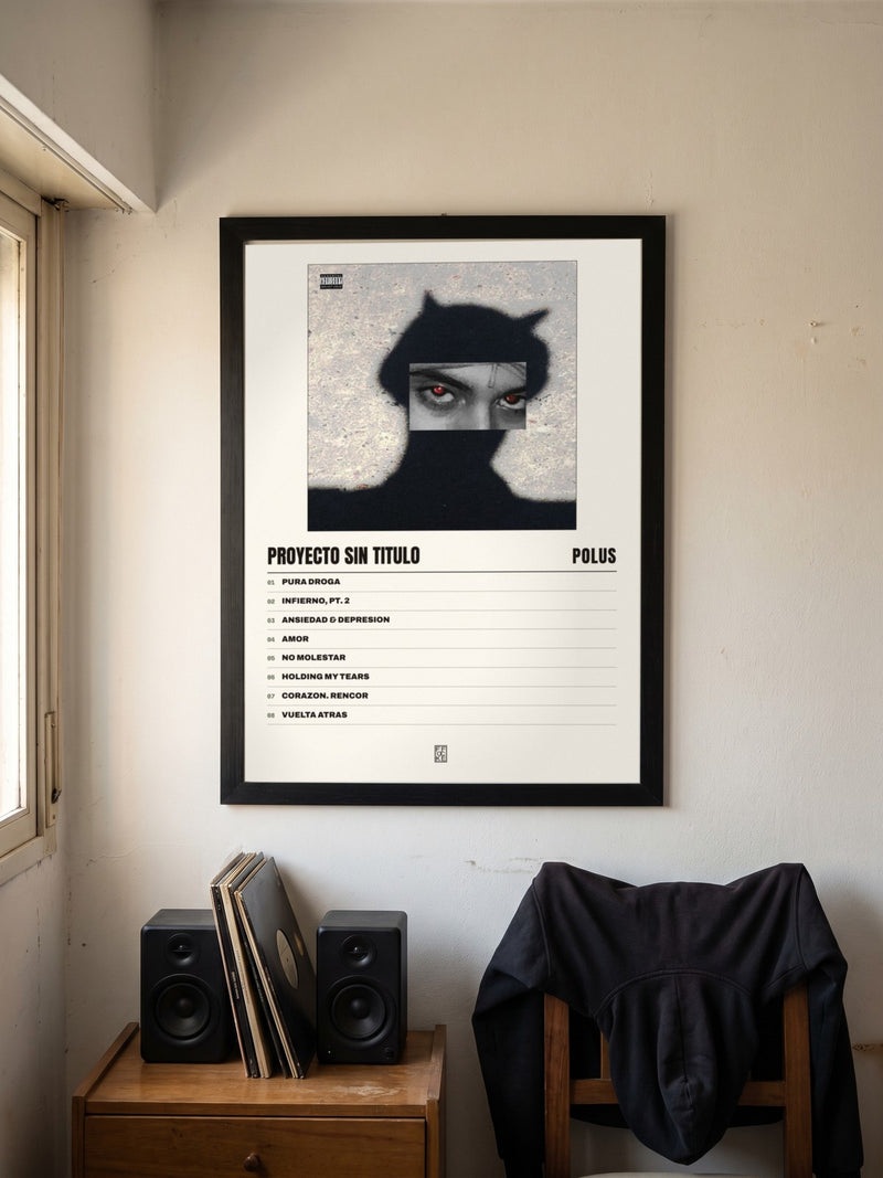 Póster de Proyecto Sin Titulo de Polus enmarcado en una pared, en un ambiente distinto