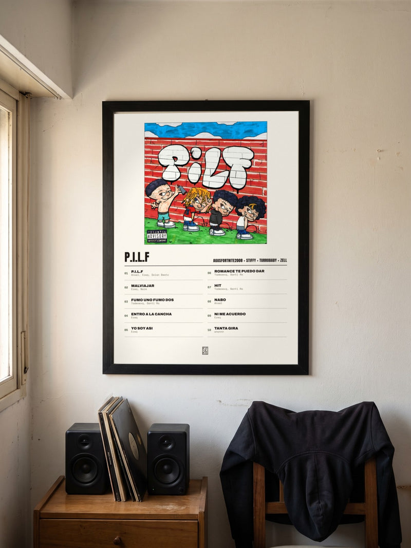 Póster de P.I.L.F de AgusFortnite2008 × Stiffy × turrobaby × Zell enmarcado en una pared, en un ambiente distinto