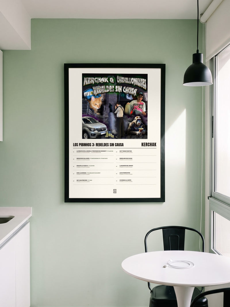Póster de LOS PIBINHOS 3: REBELDES SIN CAUSA de KERCHAK enmarcado en una pared, en un ambiente distinto