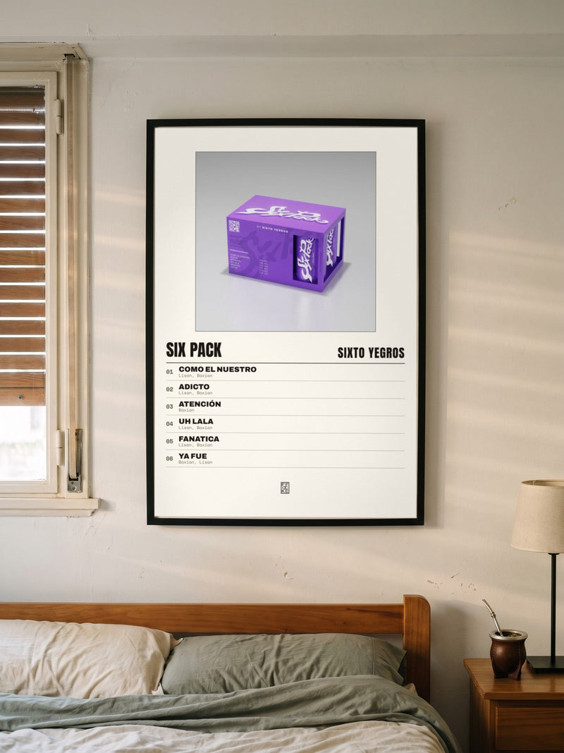 Póster de SIX PACK de Sixto Yegros enmarcado en una pared, en un ambiente distinto