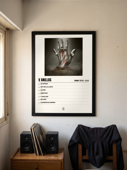 Póster de V Anillos de Franky Style × C.R.O enmarcado en una pared