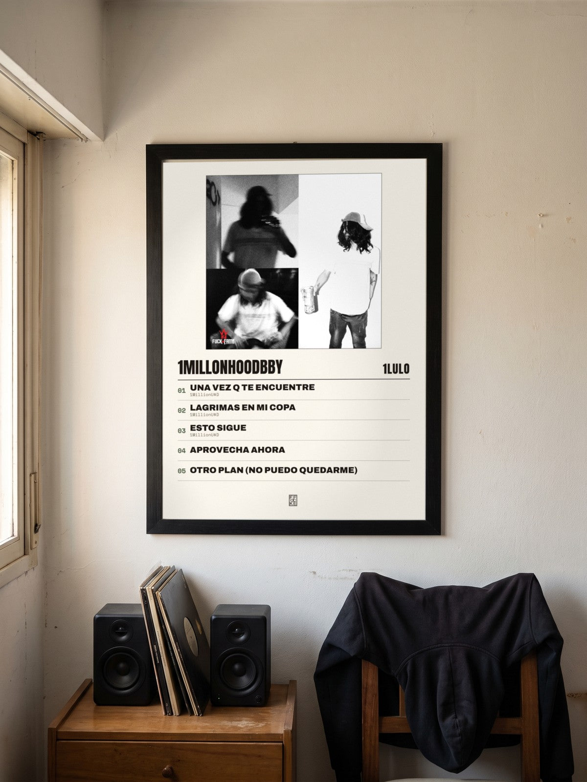 Póster de 1MILLONHOODBBY de 1lulo enmarcado en una pared