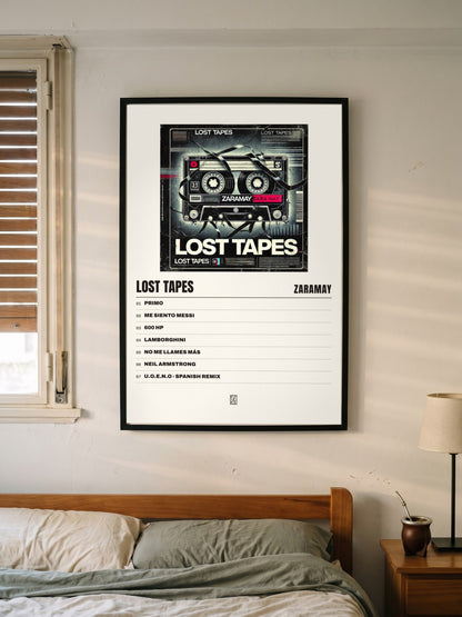 Póster de LOST TAPES de ZARAMAY enmarcado en una pared
