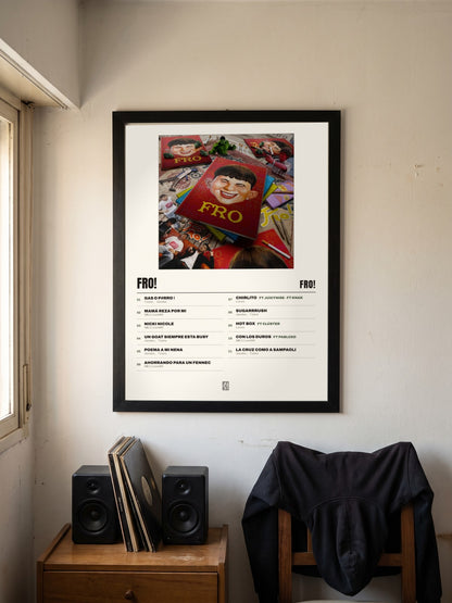 Póster de FRO! de FRO! enmarcado en una pared
