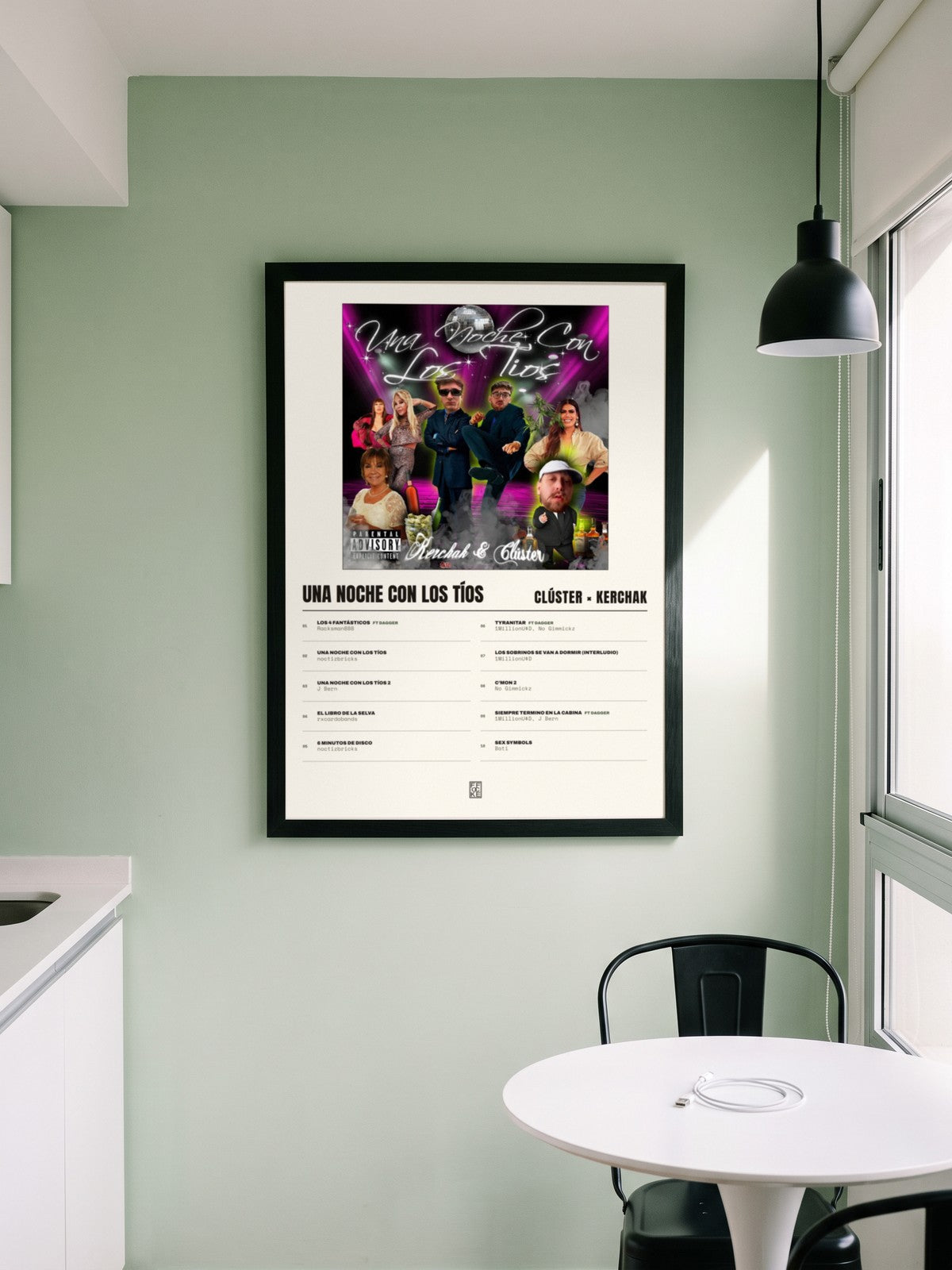 Póster de Una Noche Con Los Tíos de Clúster × KERCHAK enmarcado en una pared