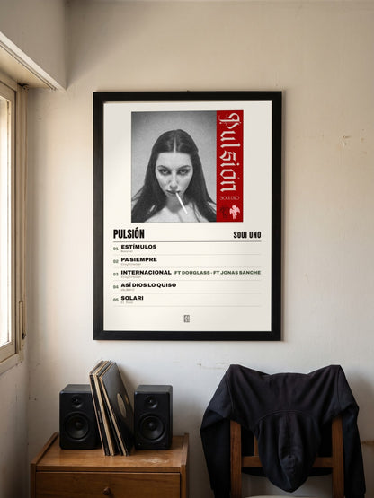 Póster de PULSIÓN de Soui Uno enmarcado en una pared
