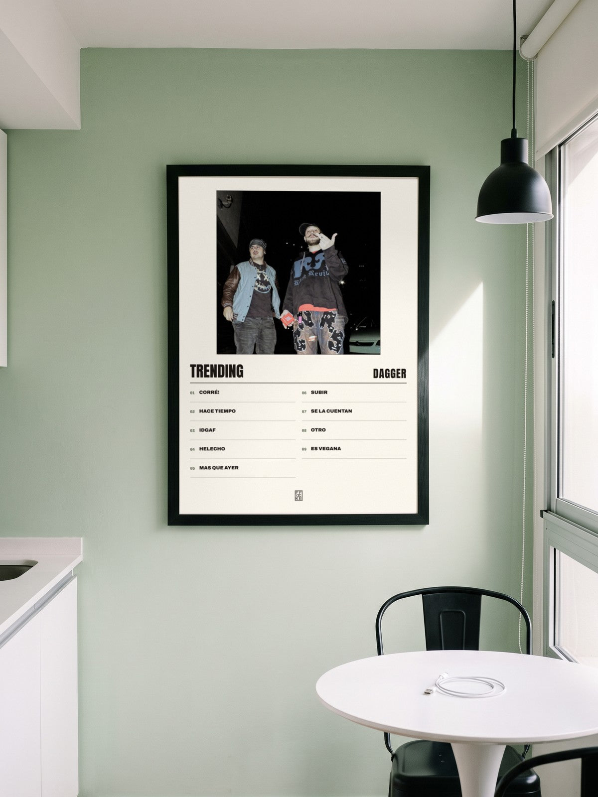 Póster de Trending de Dagger enmarcado en una pared