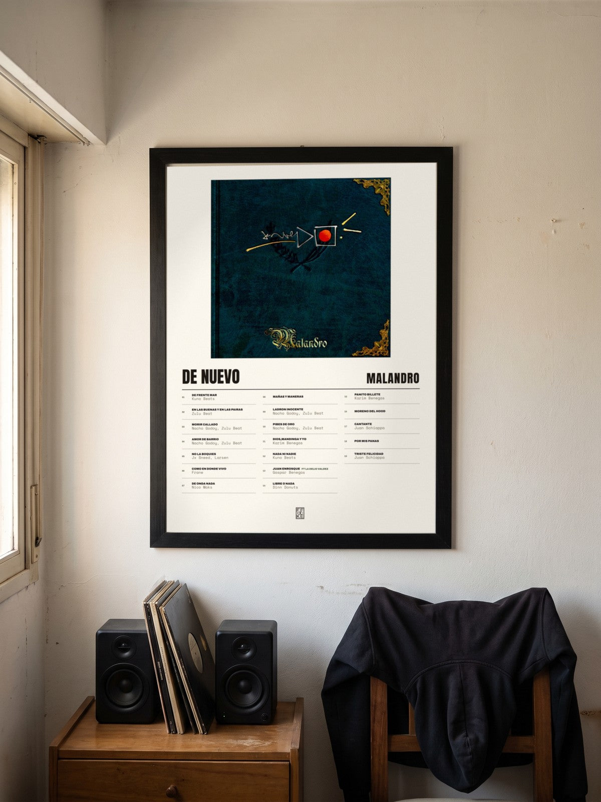 Póster de De Nuevo de Malandro enmarcado en una pared