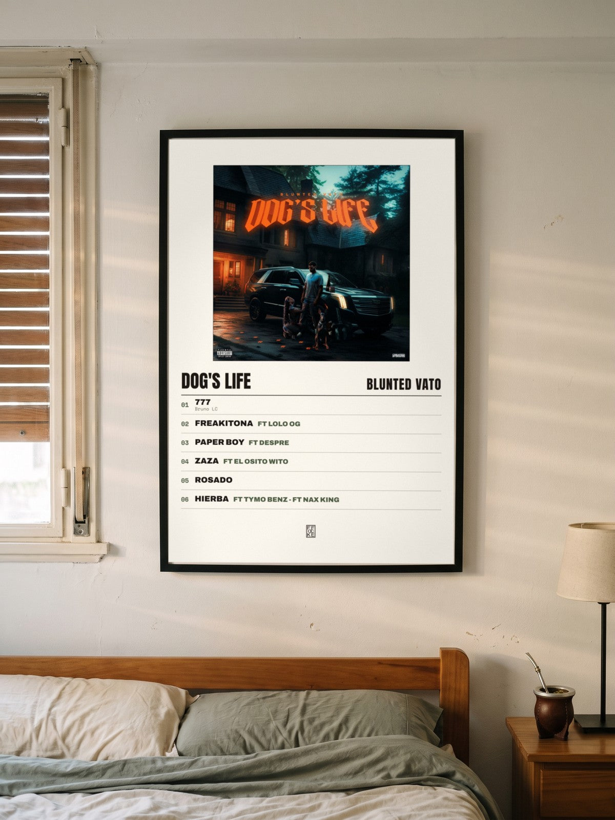 Póster de Dog's Life de Blunted Vato enmarcado en una pared
