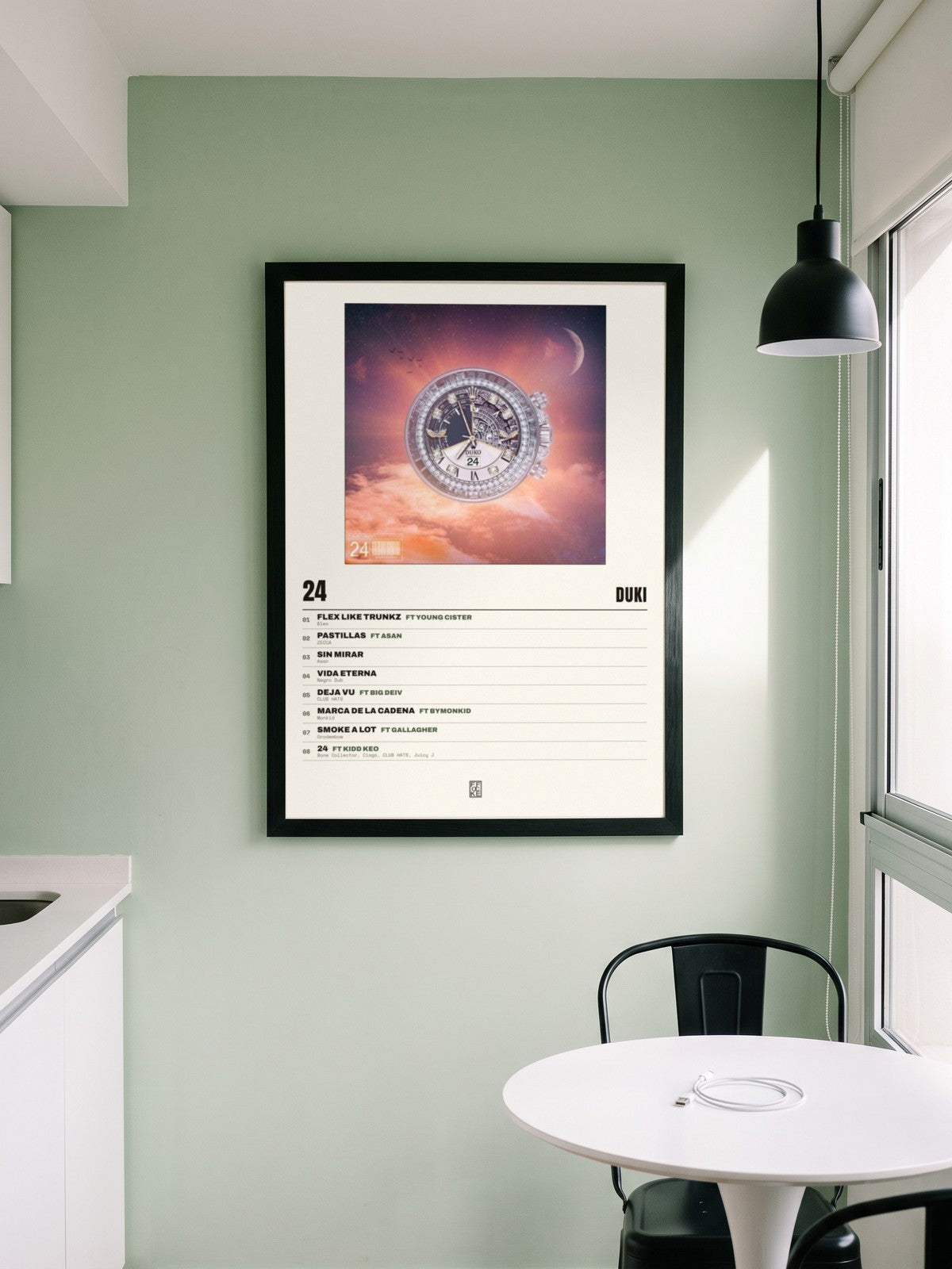 Póster de 24 de Duki enmarcado en una pared