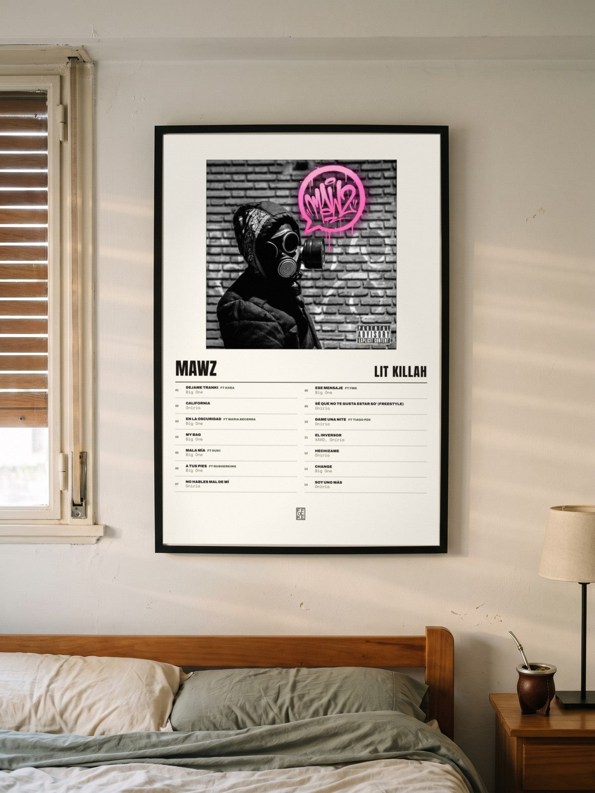 Póster de MAWZ de LIT killah enmarcado en una pared