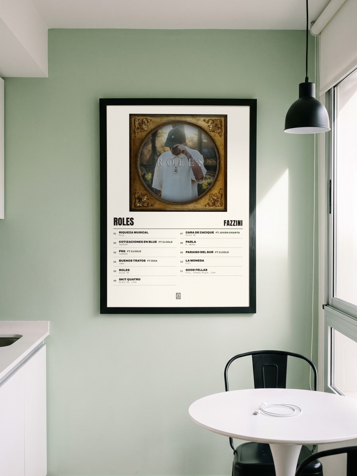 Póster de Roles de Fazzini enmarcado en una pared