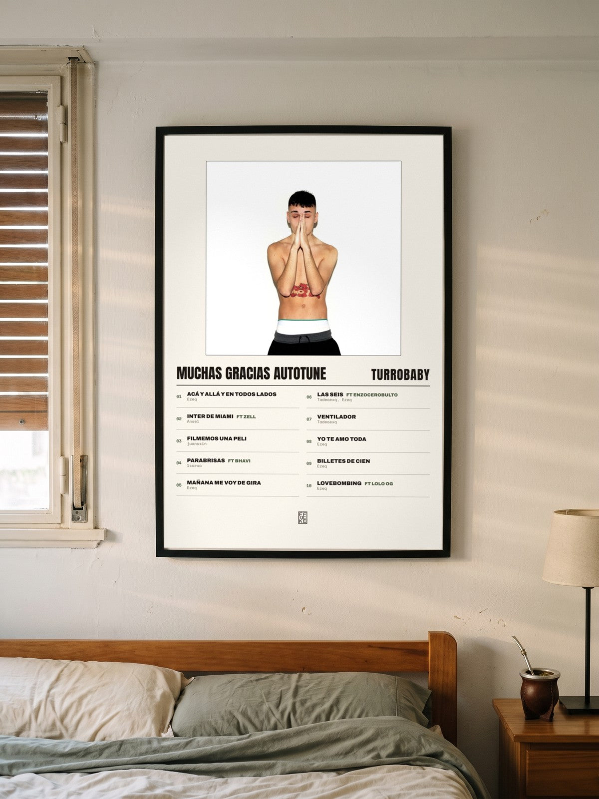Póster de MUCHAS GRACIAS AUTOTUNE de turrobaby enmarcado en una pared