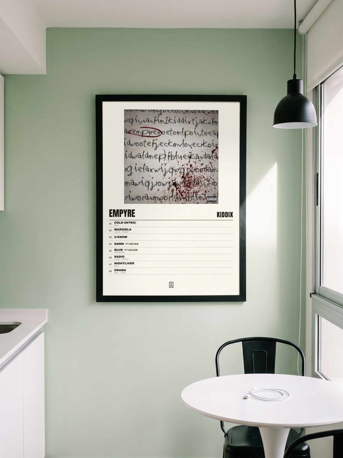 Póster de Empyre de KiddiX enmarcado en una pared
