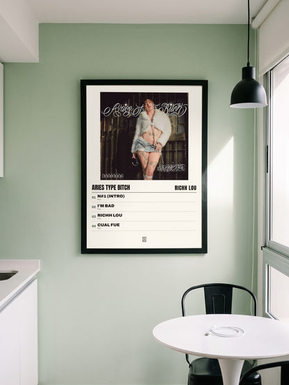 Póster de Aries Type Bitch de Richh lou enmarcado en una pared