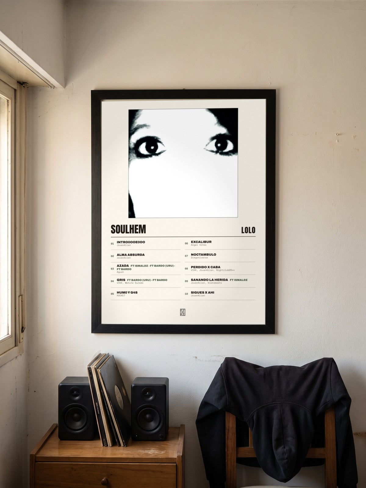 Póster de SOULHEM de LoLo enmarcado en una pared