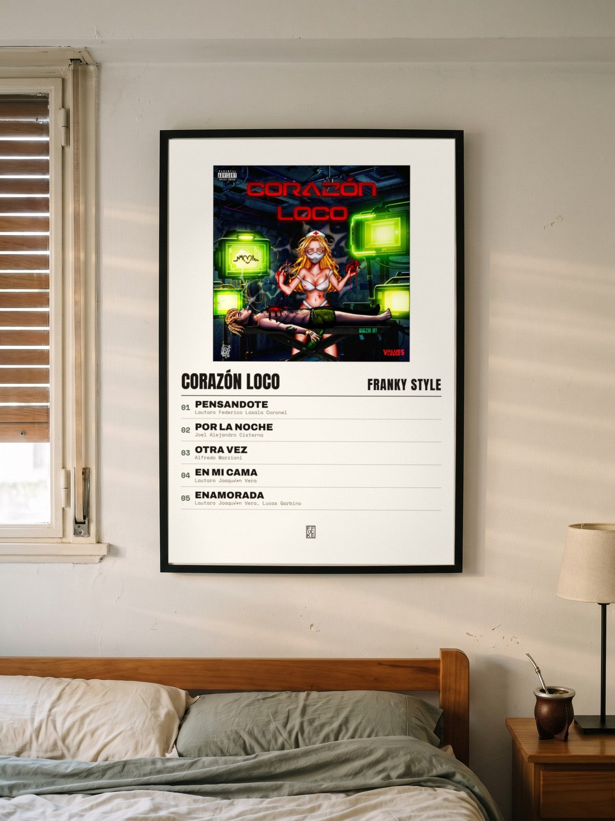 Póster de Corazón Loco de Franky Style enmarcado en una pared