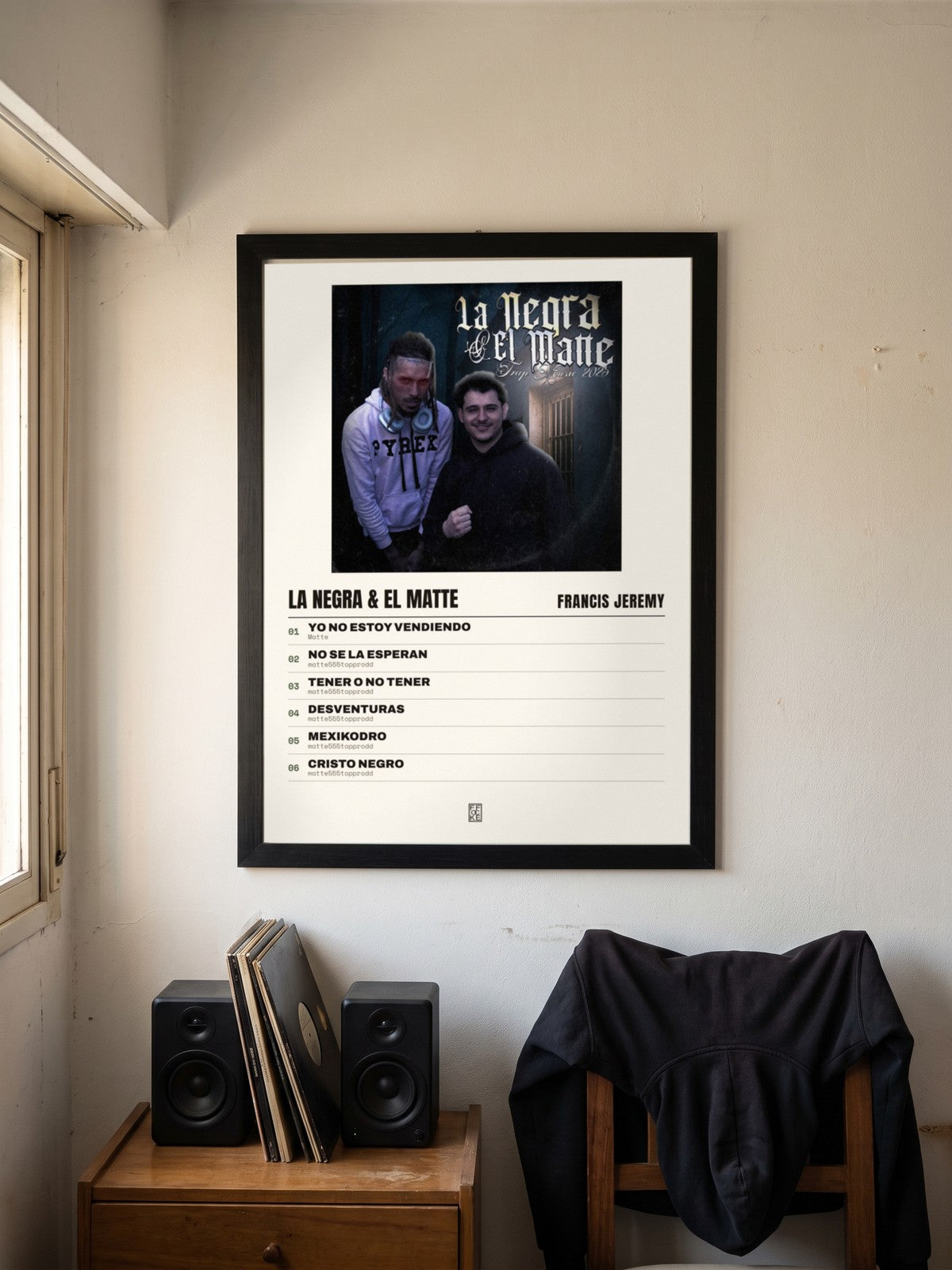 Póster de LA NEGRA & EL MATTE de Francis Jeremy enmarcado en una pared