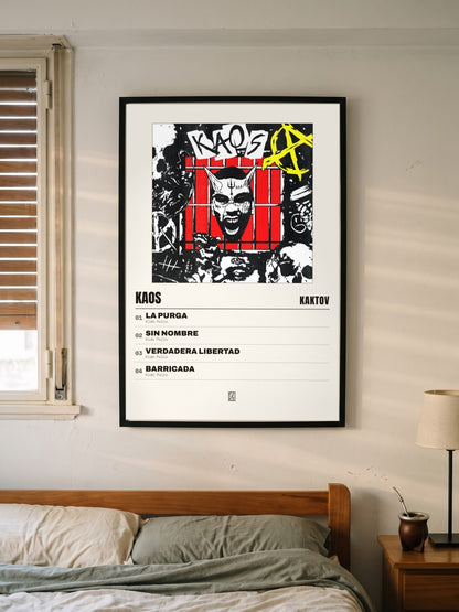 Póster de Kaos de KAKTOV enmarcado en una pared