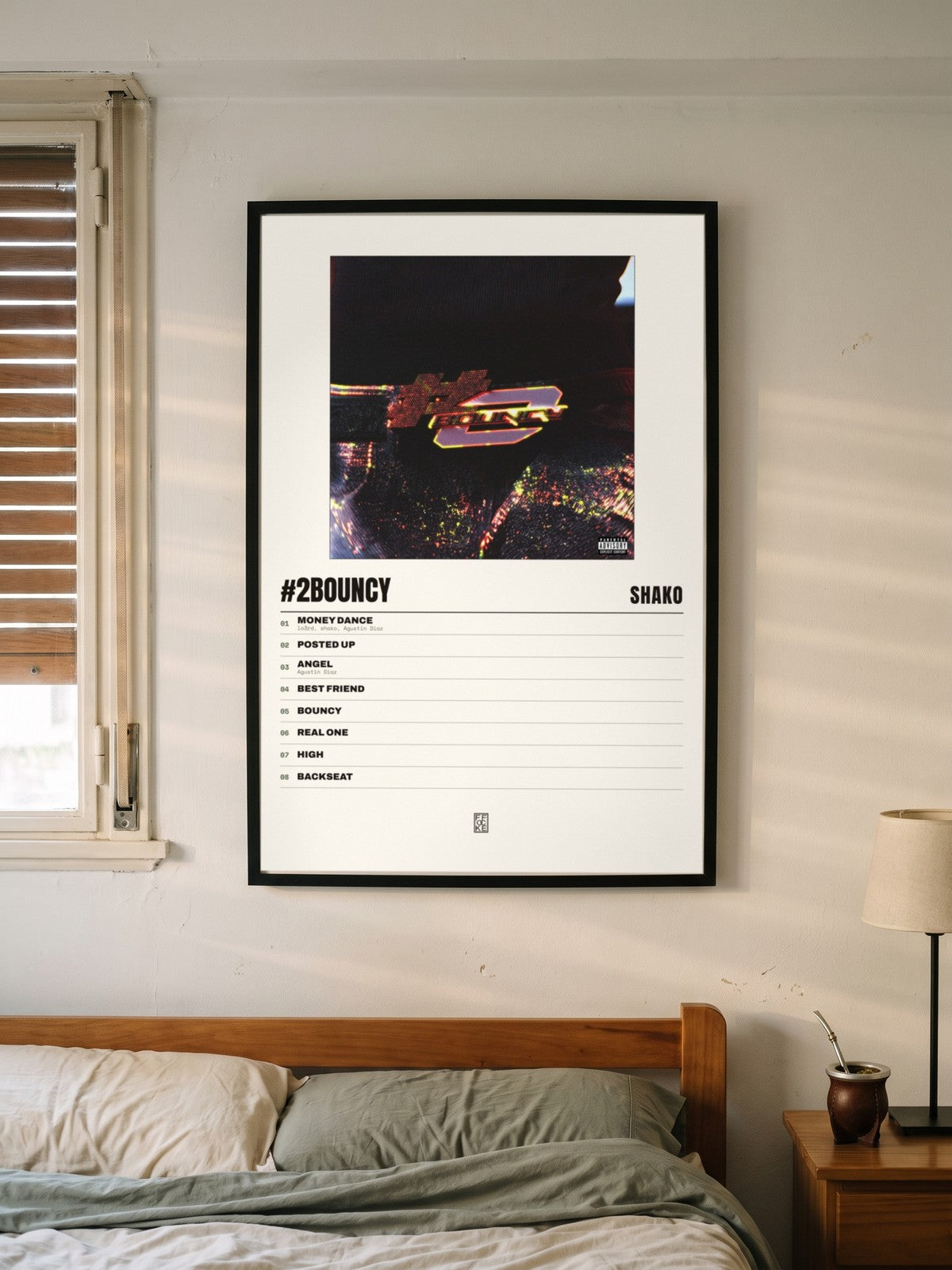 Póster de #2Bouncy de Shako enmarcado en una pared