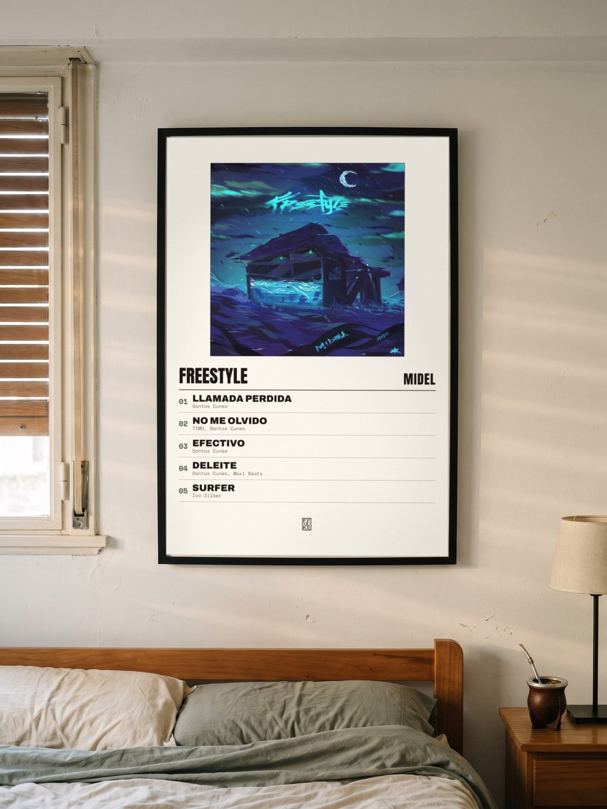 Póster de Freestyle de Midel enmarcado en una pared