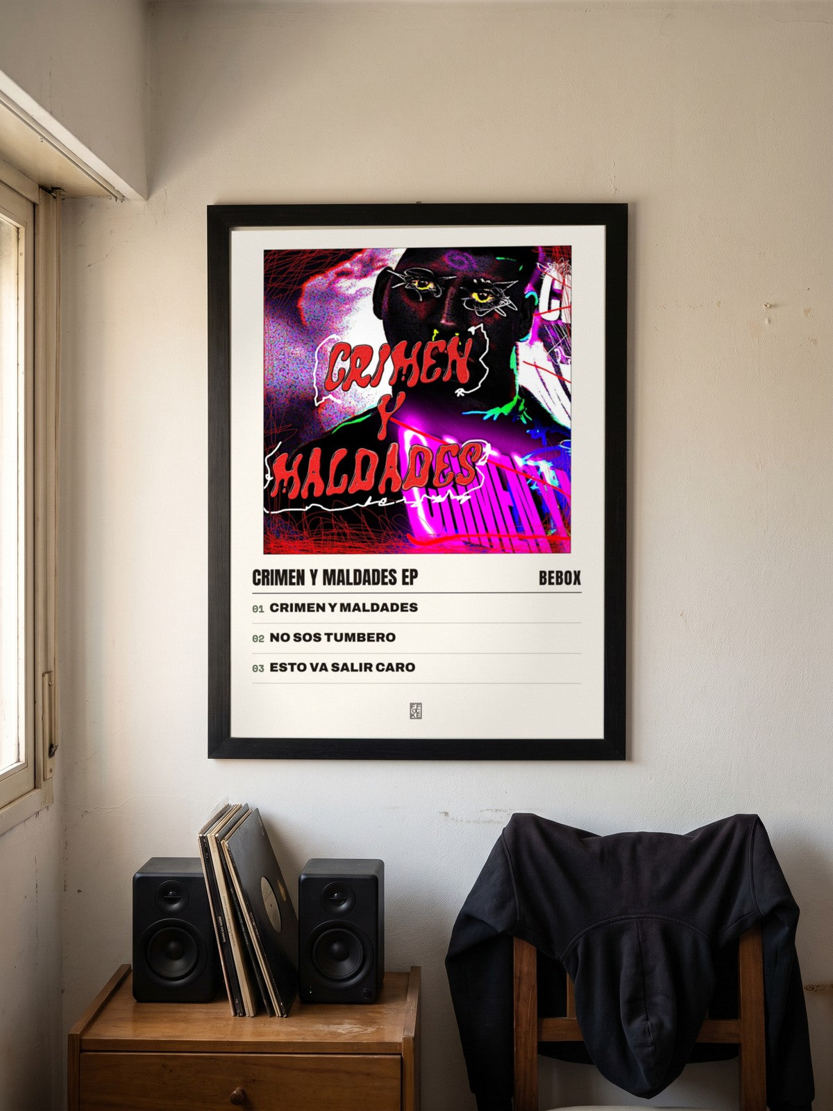 Póster de CRIMEN Y MALDADES EP de Bebox enmarcado en una pared