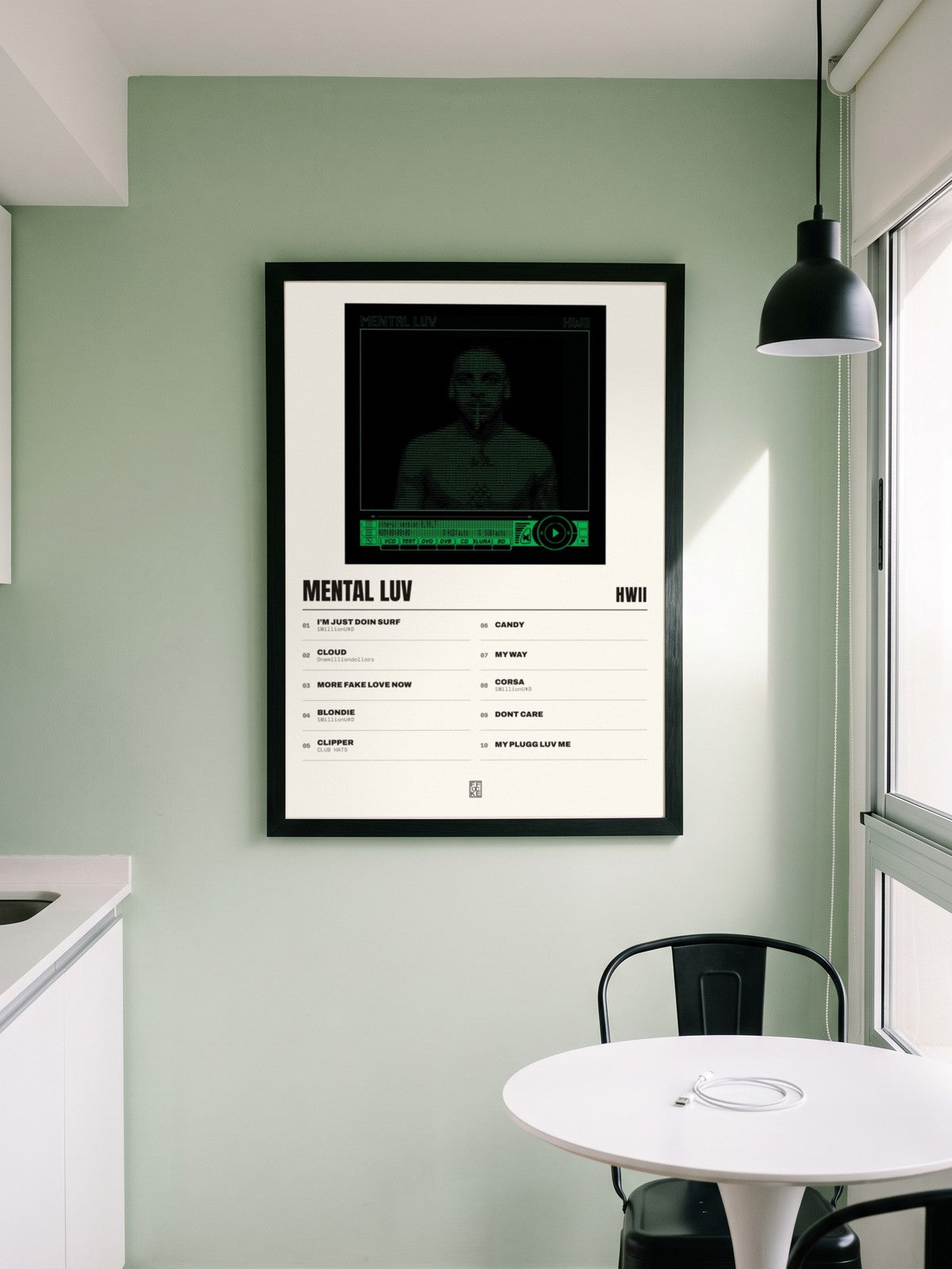 Póster de Mental Luv de Hwii enmarcado en una pared