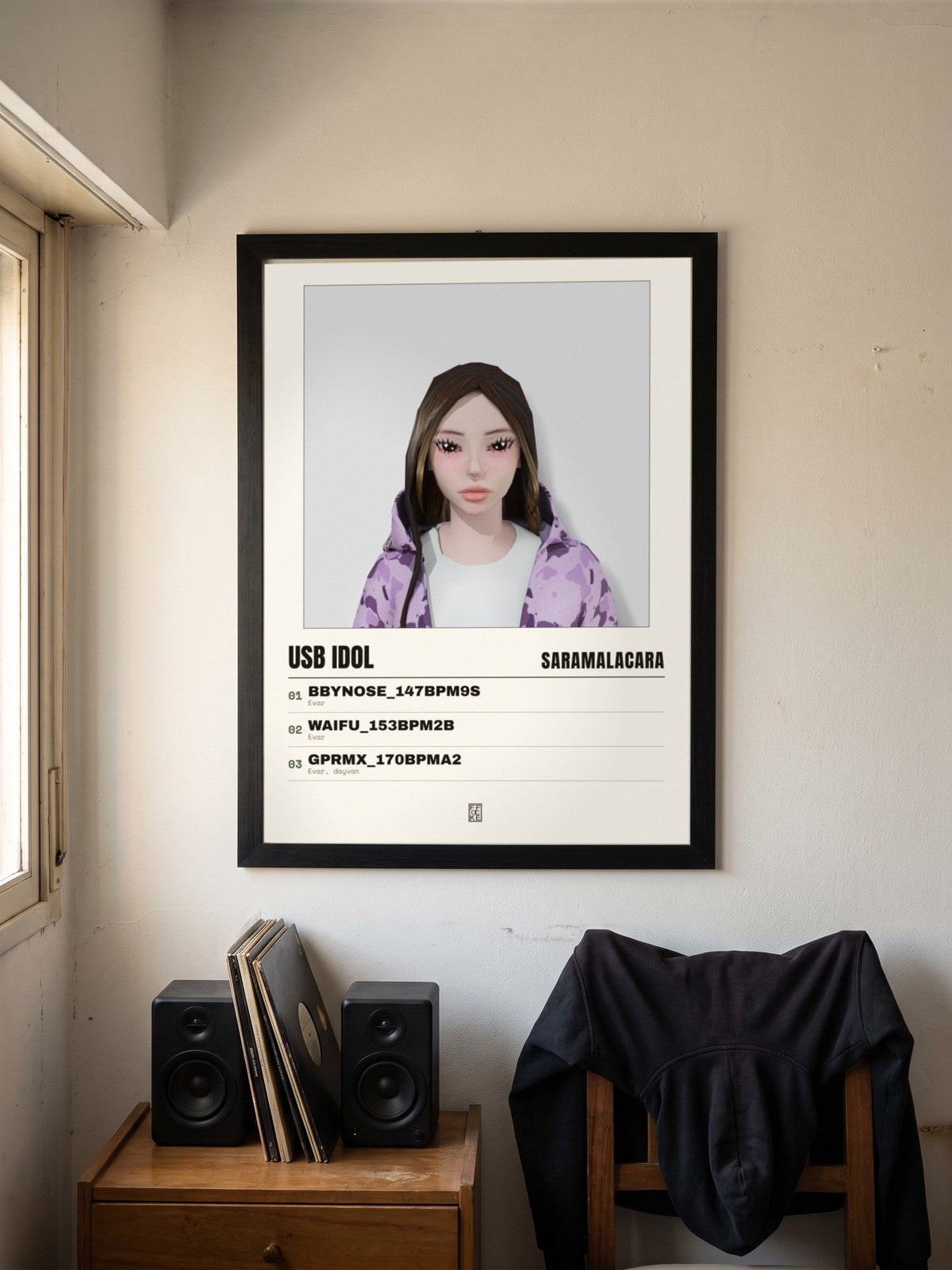 Póster de USB IDOL de Saramalacara enmarcado en una pared