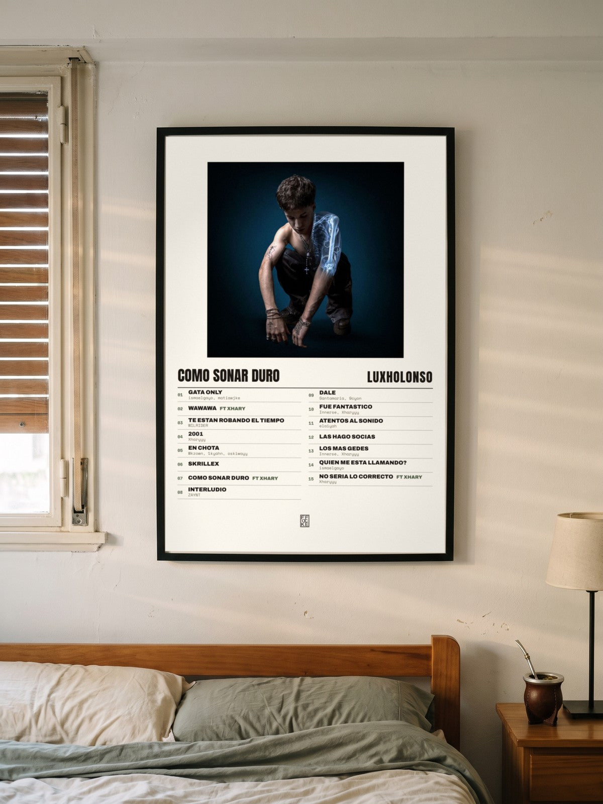 Póster de Como Sonar Duro de luxholonso enmarcado en una pared