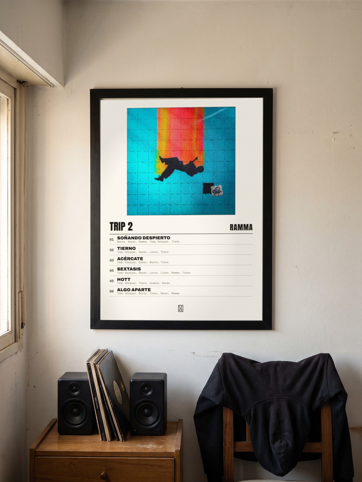Póster de Trip 2 de Ramma enmarcado en una pared