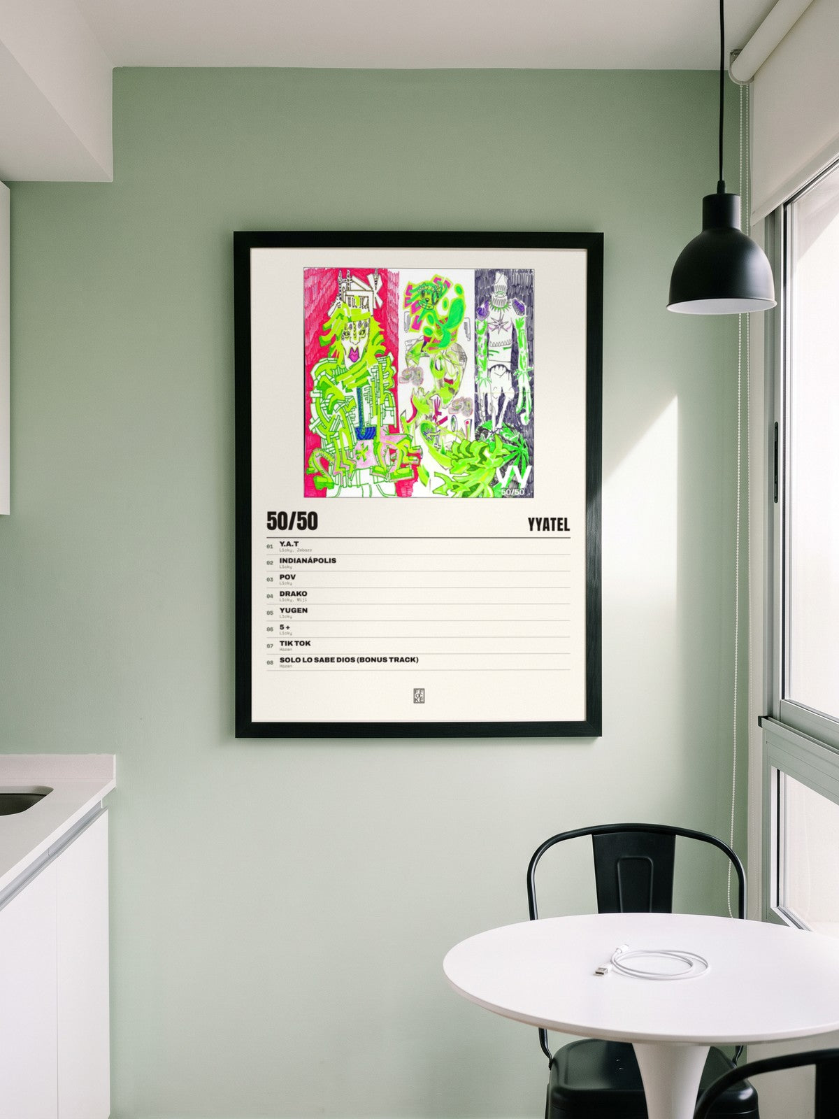 Póster de 50/50 de yyatel enmarcado en una pared